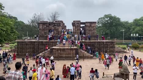 Gran-Multitud-En-El-Templo-Del-Sol-De-Konark-Es-Un-Templo-Del-Sol-Del-Siglo-XIII-En-Konark-En-Odisha,-India