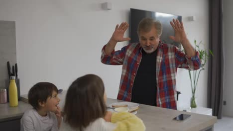 Grandparent-with-grandkids-talking-in-the-kitchen