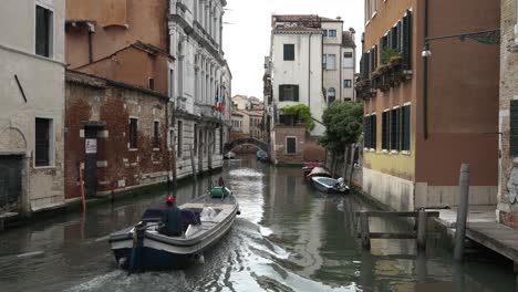 Boat-Navigating-Along-Idyllic-Charming-Venice-Canal