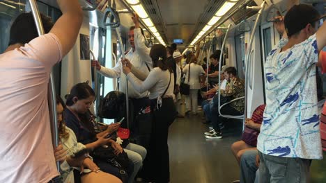Busy-metro-train-with-passengers-exiting-and-travelling-in-Guadalajara,-Mexico