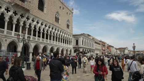 Tourists-Walking-Around-Doge's-Palace-With-Ponte-Della-Paglia-In-background