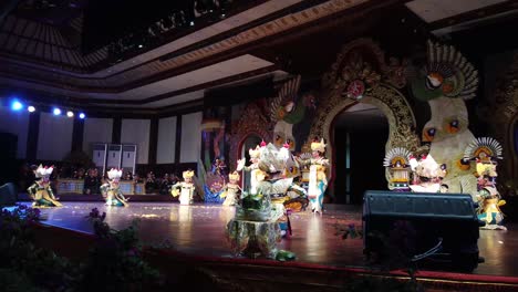 Balinese-Dancers-Perform-Legong-Dance-with-Gamelan-Music,-Indonesian-Culture-and-Art-Onstage