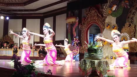 Beautiful-Women-perform-Balinese-Dance-Gabor,-Traditional-Cultural-Art-of-Bali-Indonesia,-Southeast-Asia-with-Gamelan-Music