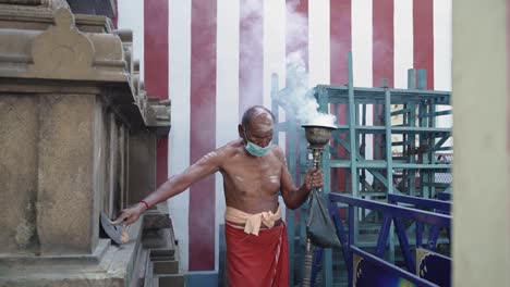 An-old-Hindu-priest-uses-incense-in-a-temple