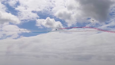Red-Arrows-Rolling-Around-Central-Plane-During-Air-Show-in-Swansea