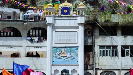 Manikaran-Sahib-Gurudwara-Der-Sikhs-Religion,-Geschmückt-Mit-Rüschen-Am-Tag.-Das-Video-Wurde-Am-22.-März-2023-In-Manikaran-Manali,-Himachal-Pradesh,-Indien,-Aufgenommen