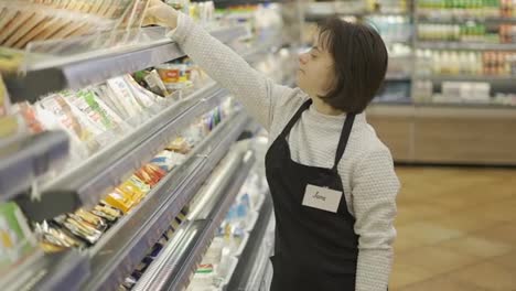 Female-worker-with-Down-syndrome-restocking-goods-in-a-grocery-store