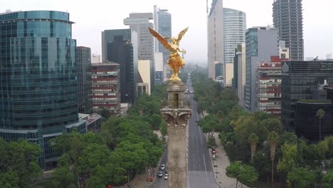 Frontal-aerial-view-of-Angel-of-Independence-in-Reforma-avenue,-Mexico