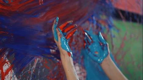 Artist's-hands-in-paints,-woman-paints-on-canvas,-Close-Up