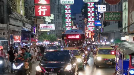 Vehicle-Traffic-at-Yaowarat-Road-in-Chinatown,-Bangkok-at-Night-with-Car-Lights