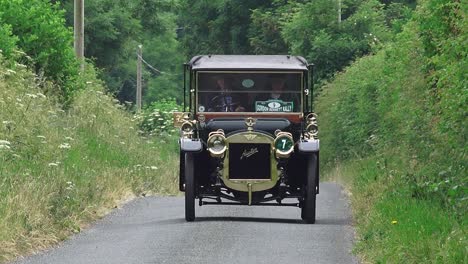 Vintage-car-on-a-tour-of-the-lanes-of-Ireland-a-sight-to-behold-a-glimpse-of-times-past-on-a-warm-summer-day-in-Ireland
