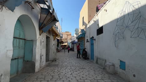 Alleys-of-Houmt-El-Souk-market-in-Djerba,-Tunisia