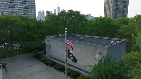 The-Brooklyn-War-Memorial-is-a-war-memorial-installed-in-Brooklyn,-Cadman-Plaza,-in-New-York