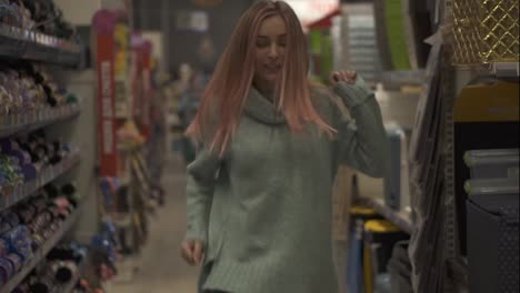 Woman-funny-dances-in-supermarket-between-the-rows