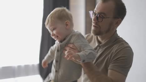 Dad-plays-active-games-with-his-son-at-home