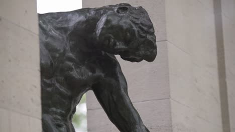 Estatua-En-El-Museo-Rodin---Filadelfia,-Pa