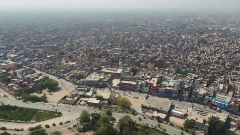Aerial-view-of-Multan-city-in-Punjab,-Pakistan