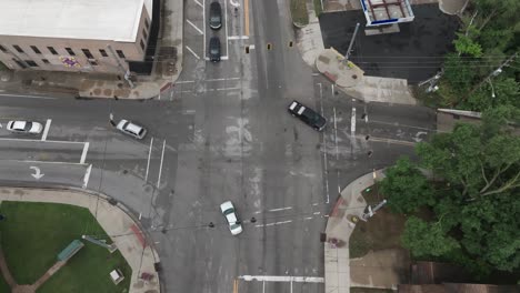 Intersection-in-downtown-Elkhart,-Indiana-with-traffic-moving-and-drone-video-looking-down-stable