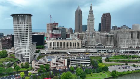 Cleveland-OH-USA-Cityscape-Skyline,-Drone-Shot-of-Central-Towers-and-Traffic-From-Cuyahoga-River