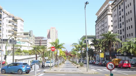 Establishing-shot-of-streets-of-Santa-Cruz-de-Tenerife-in-Canary-island,-tilt-up