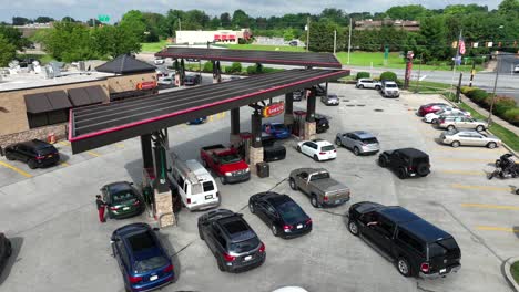 People-concerned-about-world-wide-fuel-shortages-queue-up-to-fill-their-cars