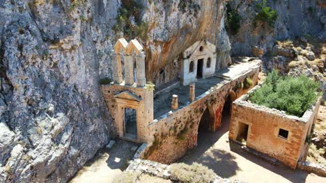 Das-Erstaunliche-Katholiko-Kloster-Auf-Der-Insel-Kreta.-Griechenland