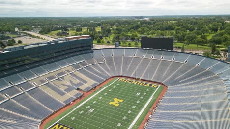 Aerial-Pullback-Reveals-University-of-Michigan-Football-Stadium,-Home-to-the-Wolverines