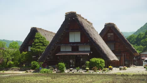 Gassho-Zukuri-Traditional-Thatched-Roofs-Village-Homes-In-Shirakawago