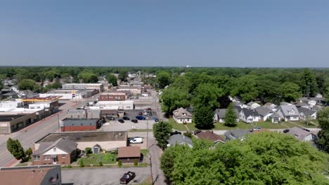 Downtown-Moline,-Illinois-with-drone-video-moving-left-to-right