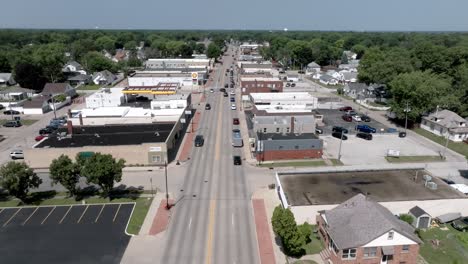Downtown-Moline,-Illinois-with-drone-video-moving-in