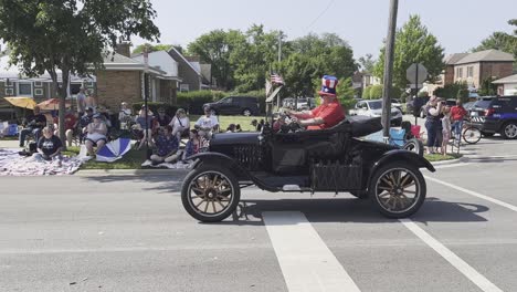 Old-convertible-car-from-early-20th-century-at-a-parade