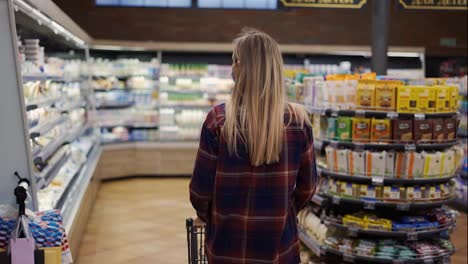 Blonde-woman-carries-a-cart-in-the-supermarket-during-the-quarantine-period