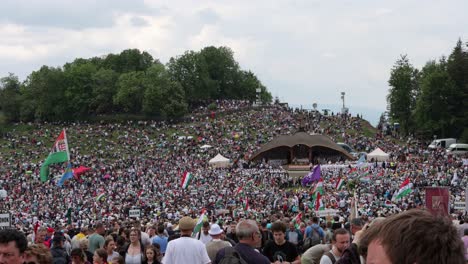 Huge-crowd-of-Catholics-at-Csiksomlyo-Pilgrimage-at-Three-Hill-Alter-in-Romania