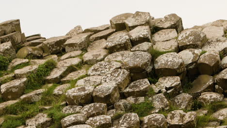Basalt-causeway-in-Ireland,-named-after-a-legend-from-Celtic-mythology