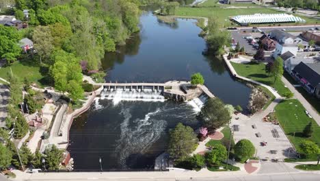 Rockford,-Michigan,-Luftaufnahmen-Von-Drohnen,-Damm,-Flusswasserfall