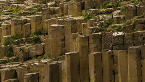 Natürliches-Irisches-Erbe-–-Basaltsäulen-Im-Giant&#39;s-Causeway,-Die-Zum-UNESCO-Weltkulturerbe-Gehören