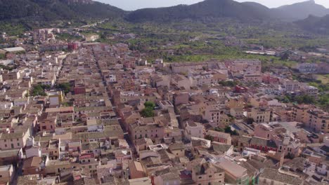 Weitwinkelaufnahme-Des-Dorfes-Andratx-Auf-Mallorca,-Balearen,-Luftaufnahme