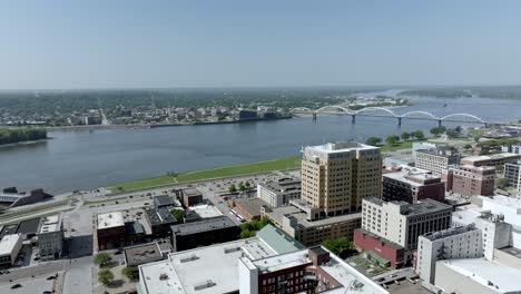 Downtown-Davenport,-Iowa-with-drone-video-moving-left-to-right-close-up