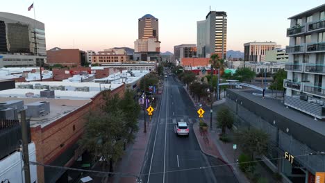 Car-driving-down-downtown-street-in-Tucson,-Arizona