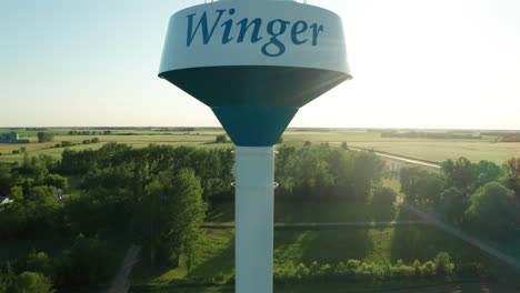 Aerial-Ascend-to-the-Top-of-Winger,-Minnesota's-Water-Tower