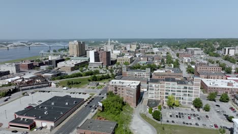 Downtown-Davenport,-Iowa-with-drone-video-moving-in-wide-shot