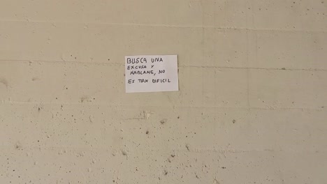 motivational-phrase-in-spanish-on-a-wall