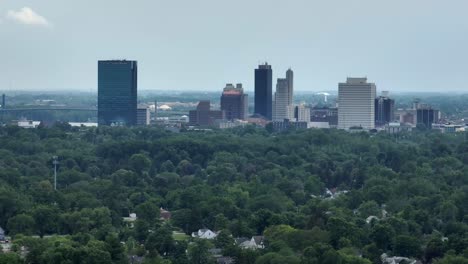 Wide-aerial-shot-of-Toledo,-Ohio-skyline