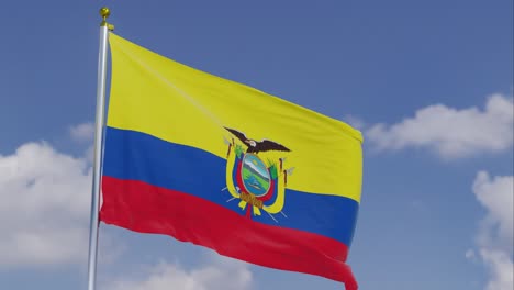 Bandera-De-Ecuador-Moviéndose-En-El-Viento-Con-Un-Cielo-Azul-Claro-En-El-Fondo,-Nubes-Moviéndose-Lentamente,-Asta-De-Bandera,-Cámara-Lenta