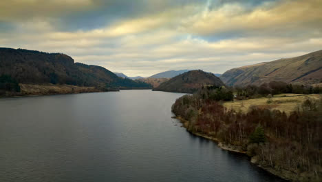 Immerse-yourself-in-the-captivating-allure-of-the-Cumbrian-countryside-with-a-mesmerizing-aerial-video,-capturing-Thirlmere-Lake-and-the-majestic-mountains-that-surround-it
