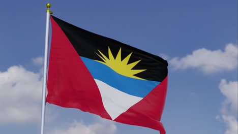 Flagge-Von-Antigua-Und-Barbuda-Bewegt-Sich-Im-Wind-Mit-Einem-Klaren-Blauen-Himmel-Im-Hintergrund,-Wolken-Bewegen-Sich-Langsam,-Fahnenmast,-Zeitlupe