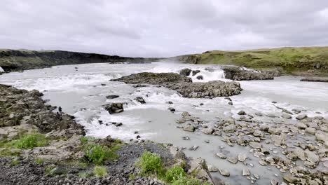 Island-–-Golden-Circle-–-Wasserfälle-Jagen:-Entdecken-Sie-Die-Majestätische-Schönheit-Des-Golden-Circle-In-Island
