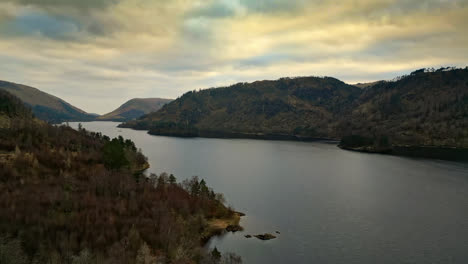 Indulge-your-senses-in-the-stunning-beauty-of-the-Cumbrian-scenery,-captured-in-a-video-featuring-Thirlmere-Lake-and-its-majestic-mountain-backdrop