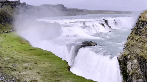 Islandia---Círculo-Dorado---Experimente-La-Pura-Fuerza-Y-Majestuosidad-De-La-Cascada-Gullfoss-De-Islandia,-Una-Verdadera-Maravilla-De-La-Naturaleza