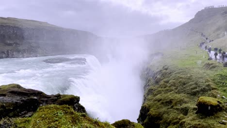 Island-–-Golden-Circle-–-Entdecken-Sie-Mit-Diesem-Fesselnden-Filmmaterial-Die-Geheimnisse-Von-Islands-Berühmtem-Gullfoss-Wasserfall